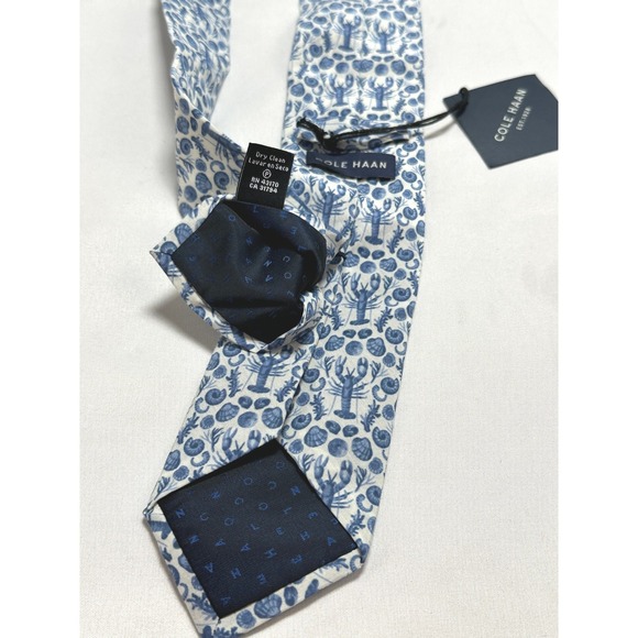 Cole Haan Mens Blue White Lobster Shell Nautical Print Cotton Silk Necktie NEW - Picture 3 of 7